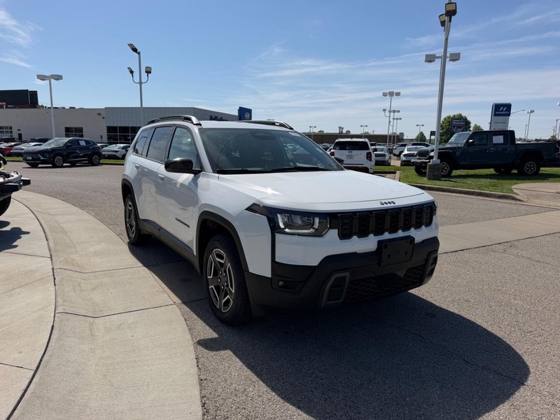 Jeep Cherokee Vehicle Full-screen Gallery Image 3