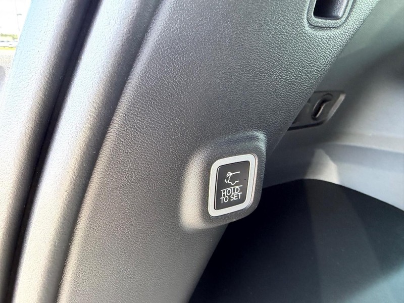 Jeep Cherokee Vehicle Full-screen Gallery Image 7