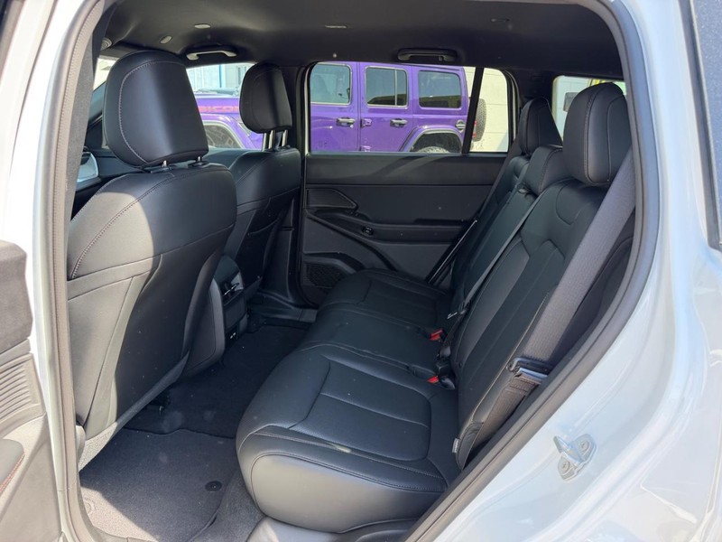 Jeep Cherokee Vehicle Full-screen Gallery Image 9