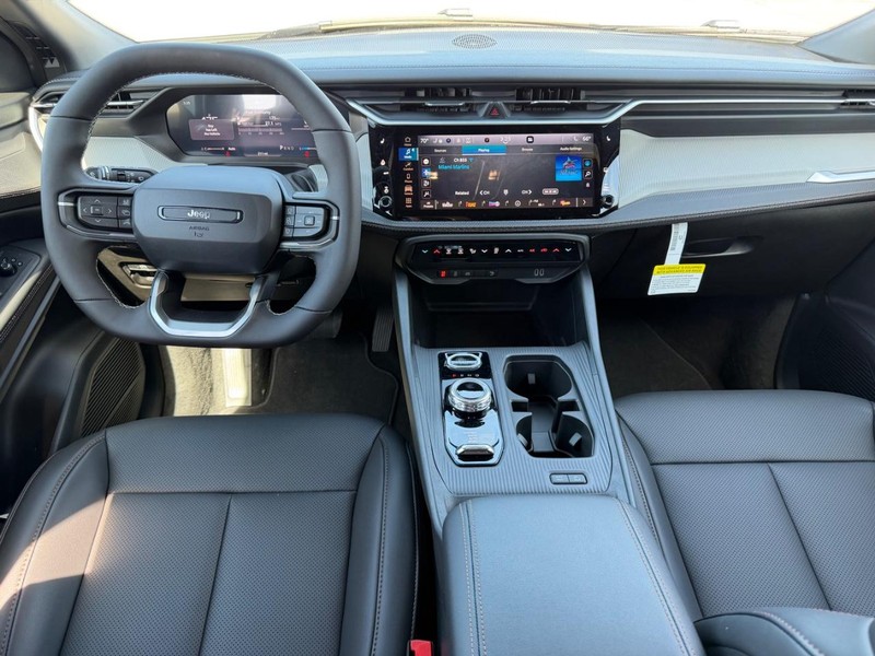 Jeep Cherokee Vehicle Full-screen Gallery Image 10