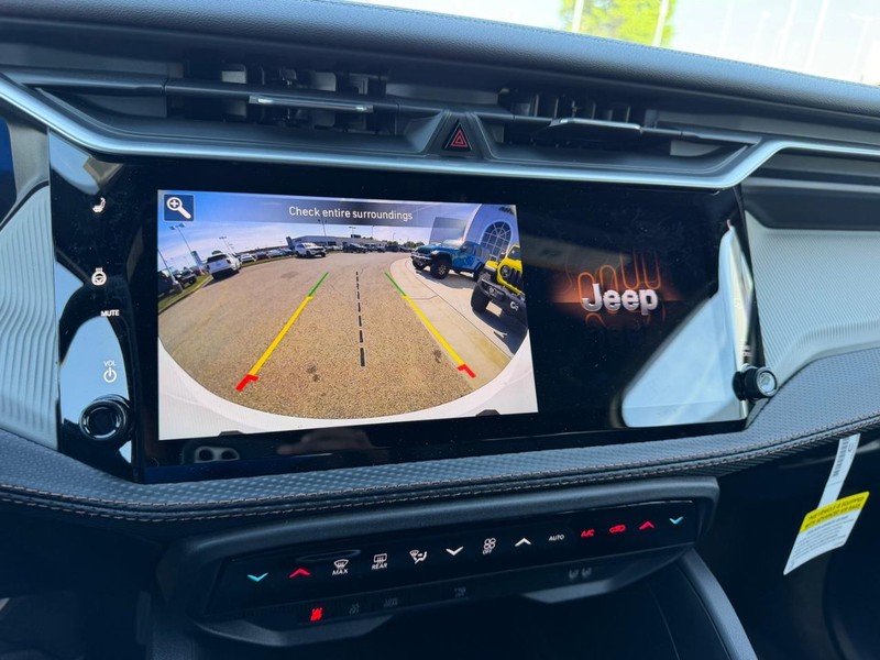 Jeep Cherokee Vehicle Full-screen Gallery Image 21