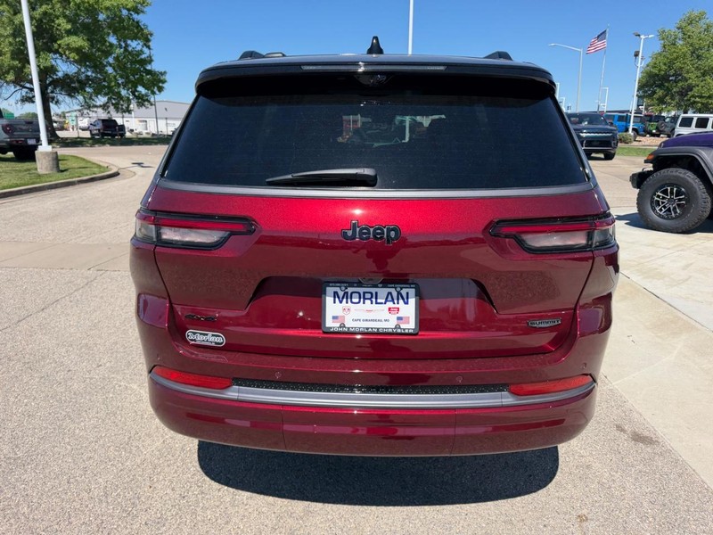 Jeep Grand Cherokee L Vehicle Full-screen Gallery Image 5