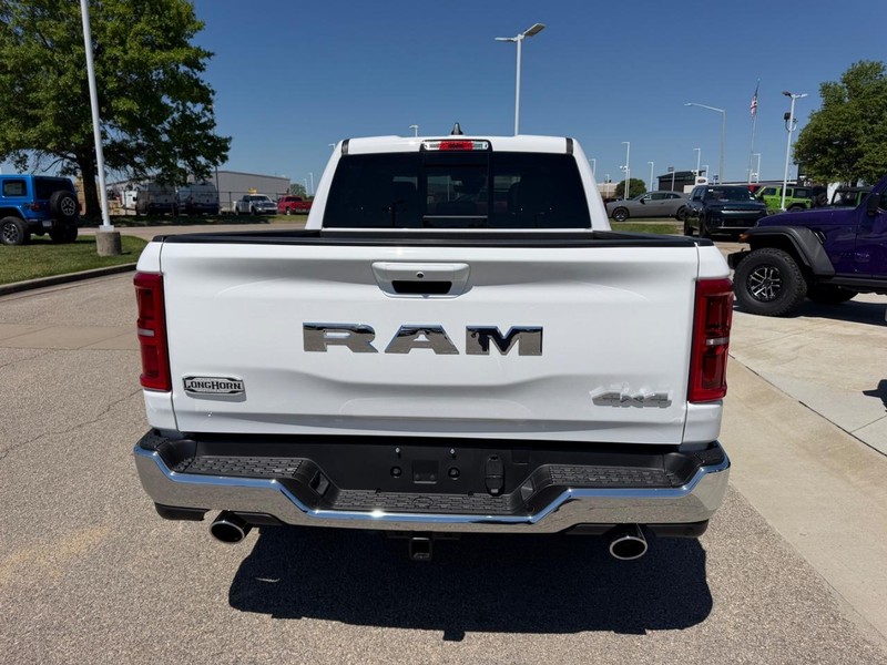 Ram 1500 Vehicle Full-screen Gallery Image 5