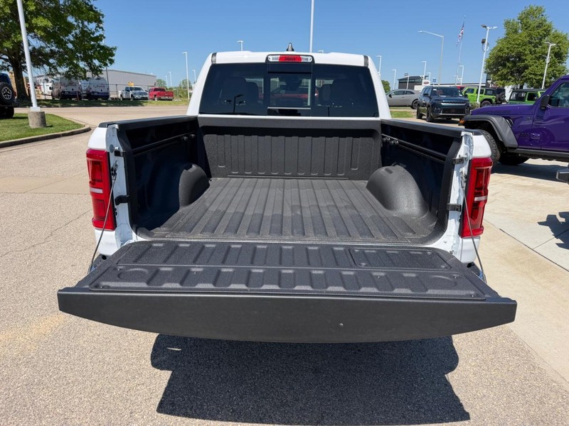 Ram 1500 Vehicle Full-screen Gallery Image 6