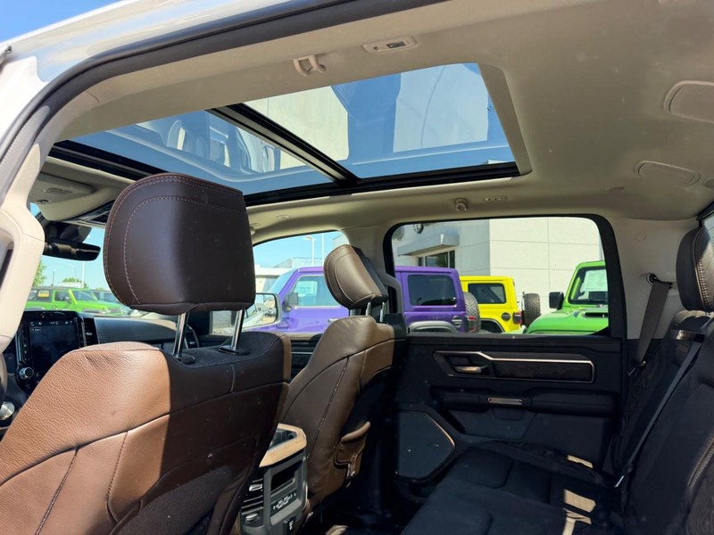 Ram 1500 Vehicle Full-screen Gallery Image 9