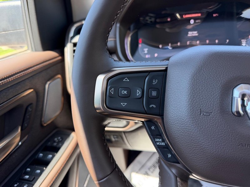 Ram 1500 Vehicle Full-screen Gallery Image 12