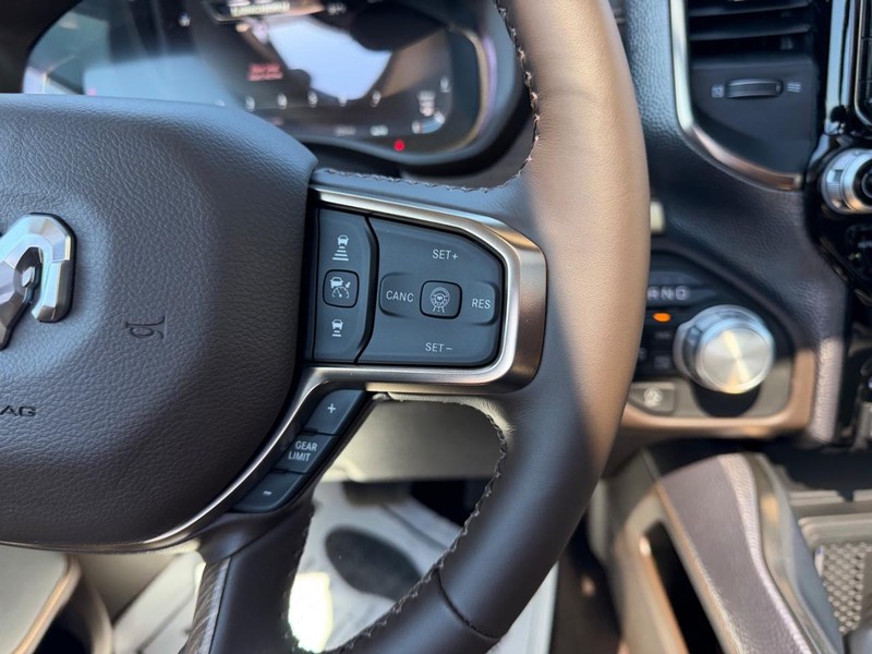 Ram 1500 Vehicle Full-screen Gallery Image 13