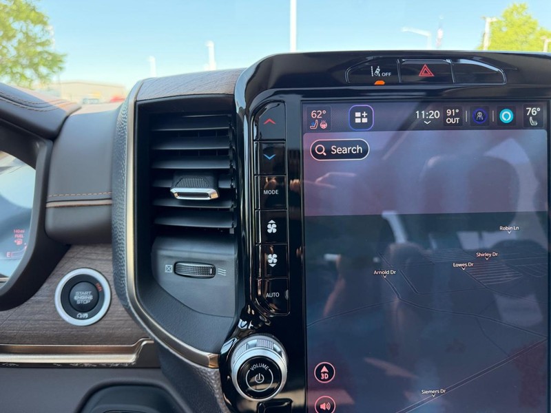Ram 1500 Vehicle Full-screen Gallery Image 15
