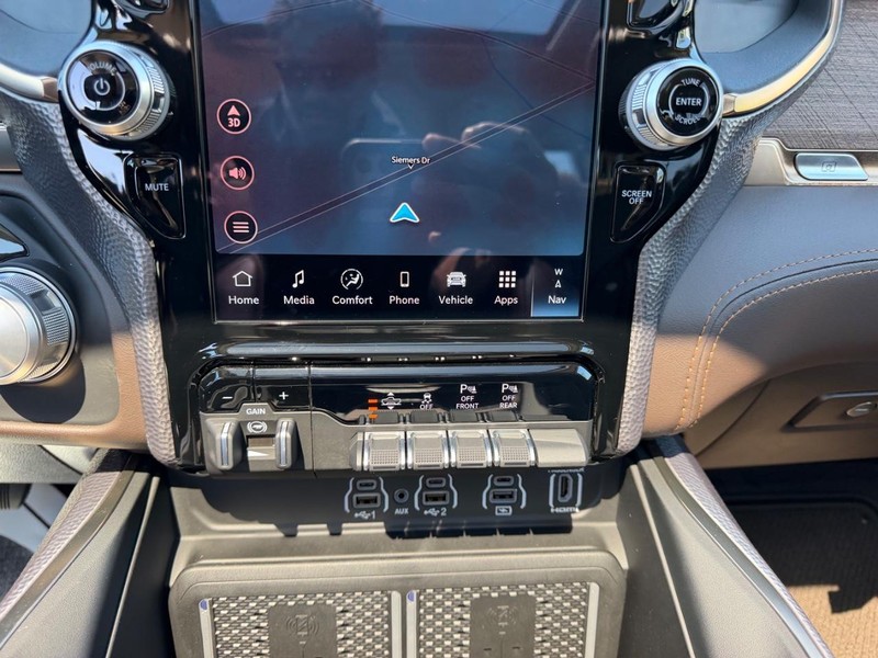 Ram 1500 Vehicle Full-screen Gallery Image 16