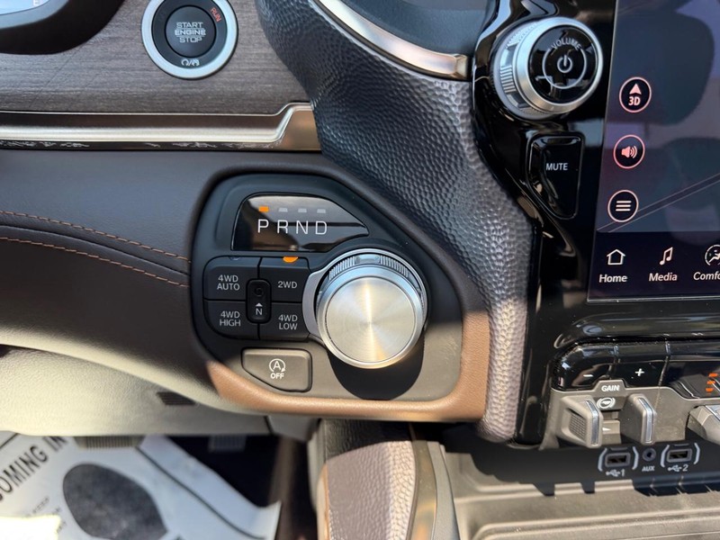 Ram 1500 Vehicle Full-screen Gallery Image 17