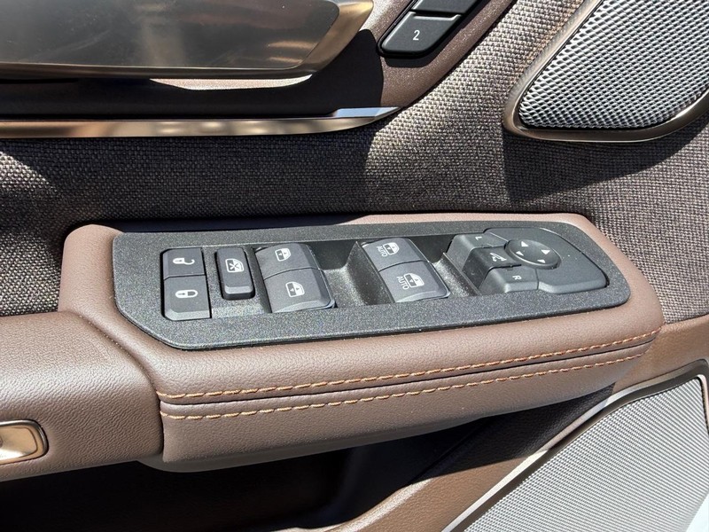 Ram 1500 Vehicle Full-screen Gallery Image 19