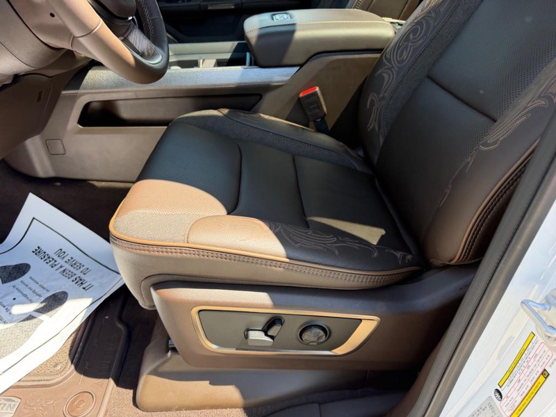 Ram 1500 Vehicle Full-screen Gallery Image 21