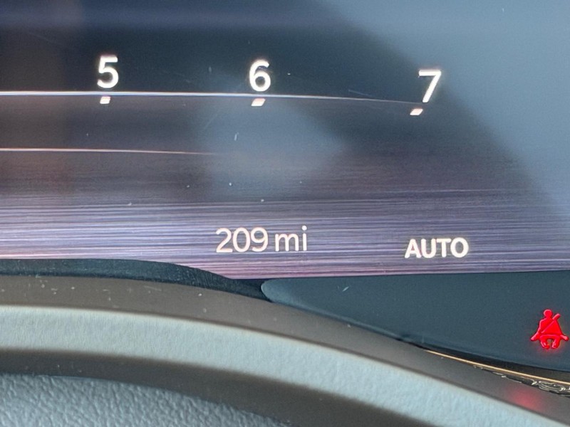 Ram 1500 Vehicle Full-screen Gallery Image 22