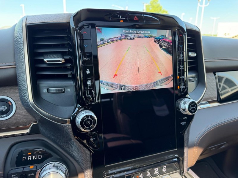 Ram 1500 Vehicle Full-screen Gallery Image 23