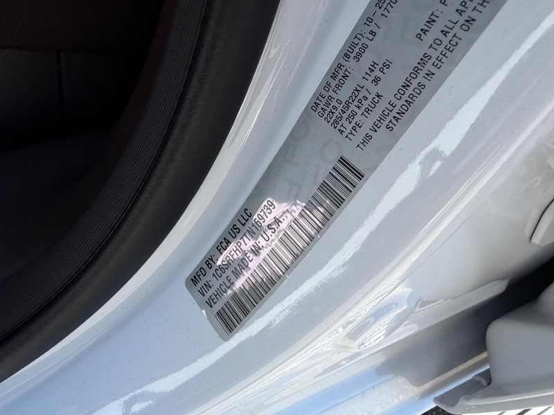 Ram 1500 Vehicle Full-screen Gallery Image 24