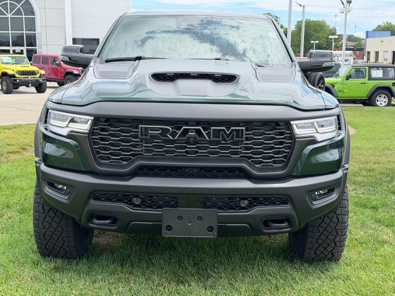 Ram 1500 Vehicle Full-screen Gallery Image 2