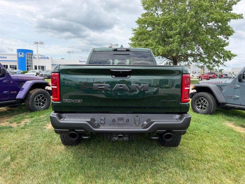 Ram 1500 Vehicle Full-screen Gallery Image 5