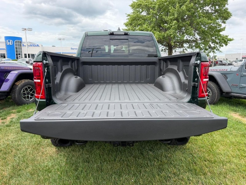 Ram 1500 Vehicle Full-screen Gallery Image 6