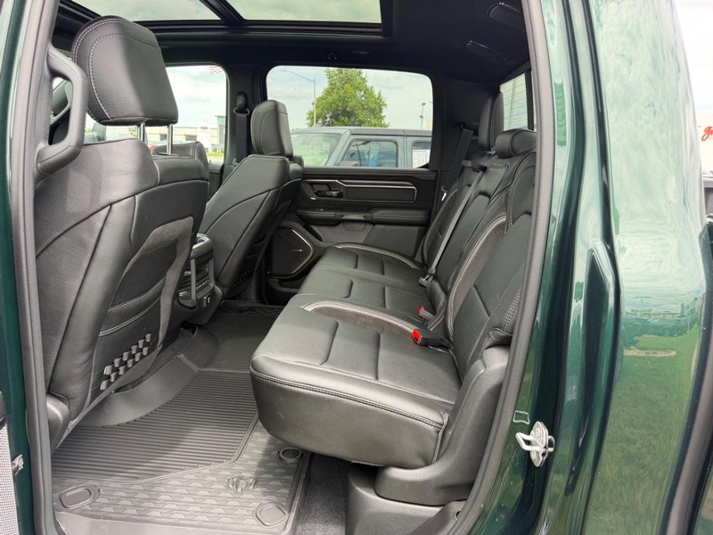 Ram 1500 Vehicle Full-screen Gallery Image 8
