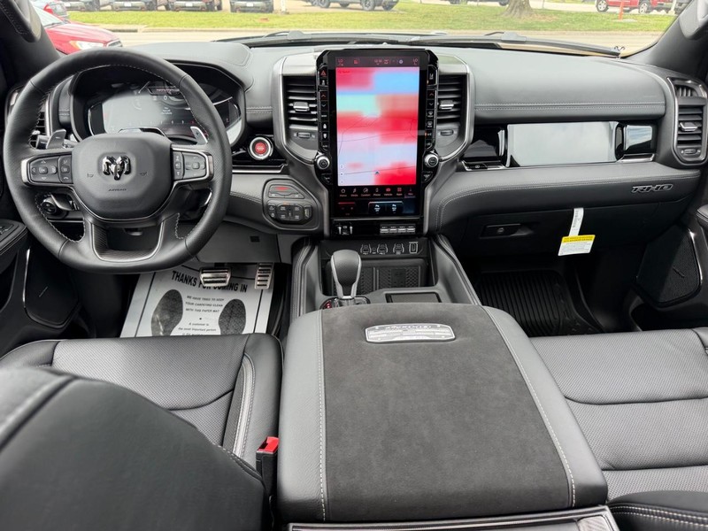 Ram 1500 Vehicle Full-screen Gallery Image 10