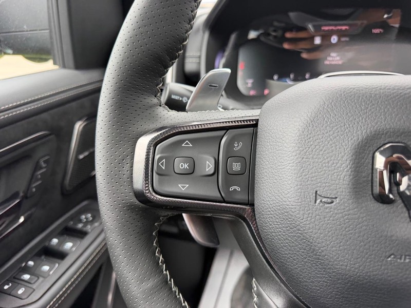 Ram 1500 Vehicle Full-screen Gallery Image 12
