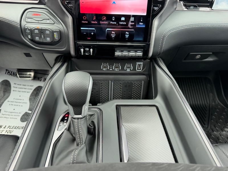 Ram 1500 Vehicle Full-screen Gallery Image 17