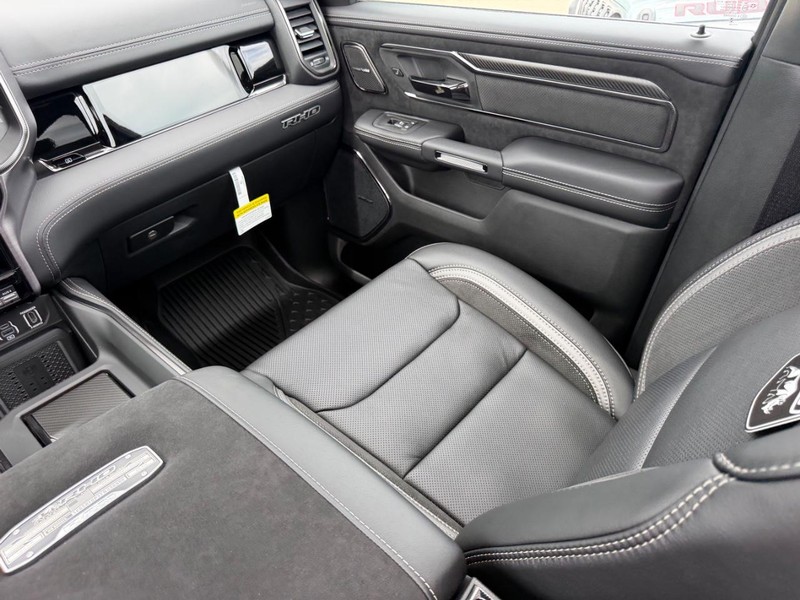 Ram 1500 Vehicle Full-screen Gallery Image 18