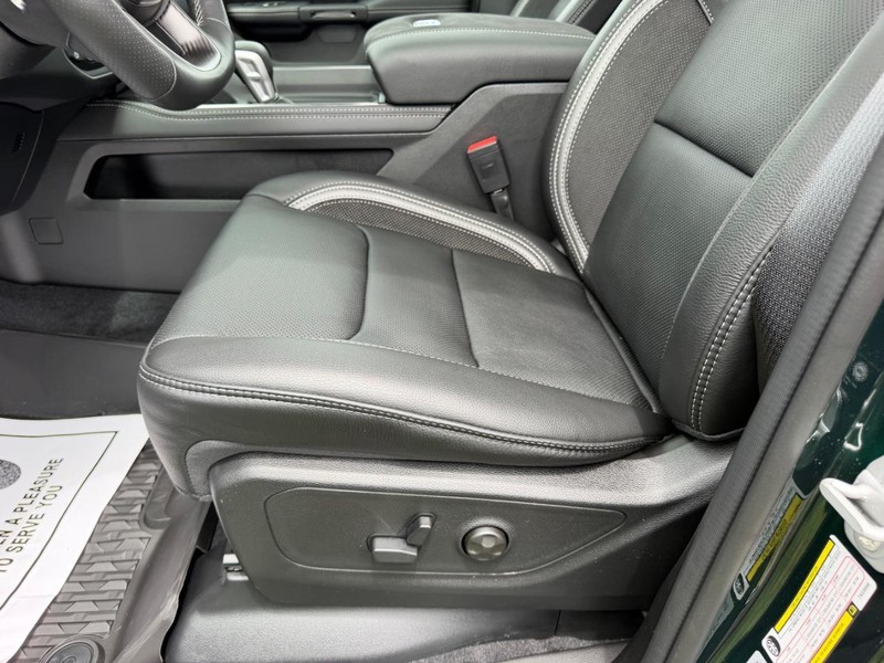 Ram 1500 Vehicle Full-screen Gallery Image 21