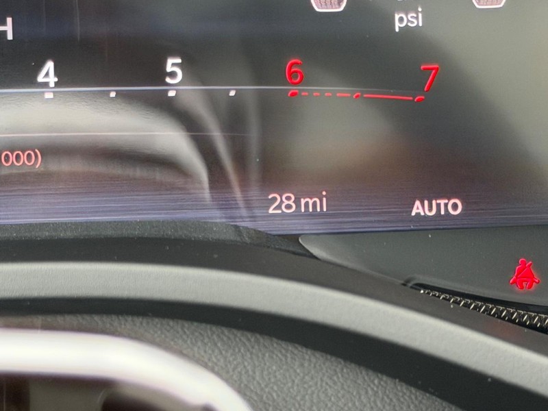 Ram 1500 Vehicle Full-screen Gallery Image 22
