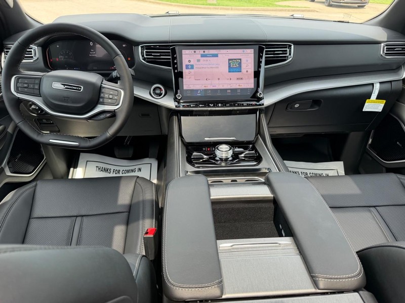 Jeep Grand Wagoneer Vehicle Full-screen Gallery Image 14
