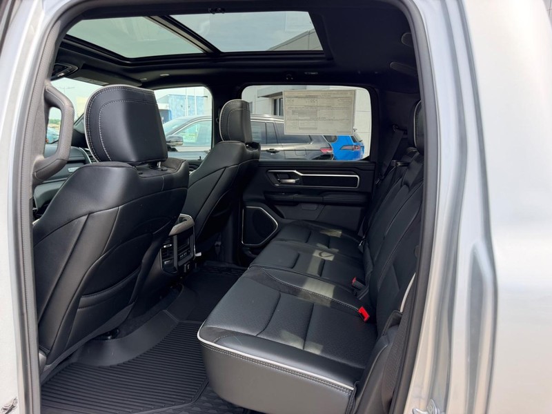 Ram 1500 Vehicle Full-screen Gallery Image 8