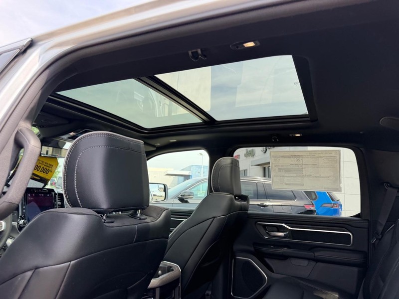 Ram 1500 Vehicle Full-screen Gallery Image 9