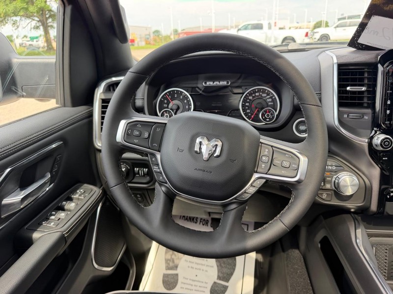 Ram 1500 Vehicle Full-screen Gallery Image 11