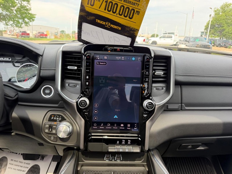 Ram 1500 Vehicle Full-screen Gallery Image 14