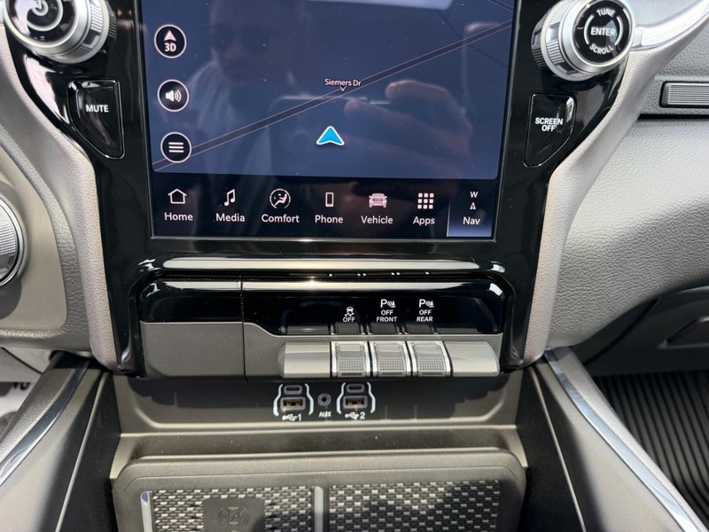 Ram 1500 Vehicle Full-screen Gallery Image 16