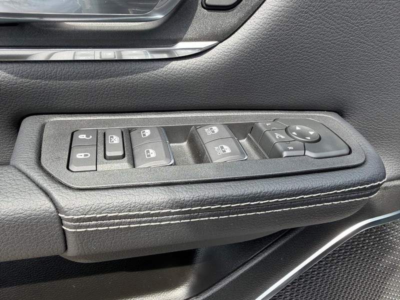 Ram 1500 Vehicle Full-screen Gallery Image 19