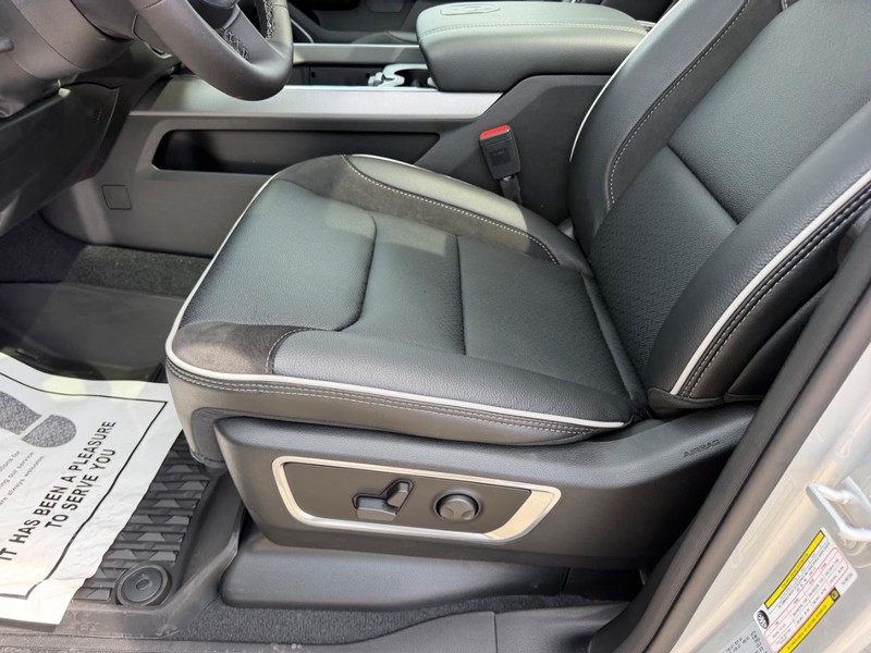 Ram 1500 Vehicle Full-screen Gallery Image 21