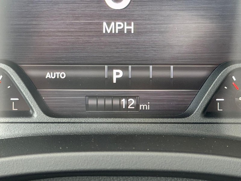 Ram 1500 Vehicle Full-screen Gallery Image 22