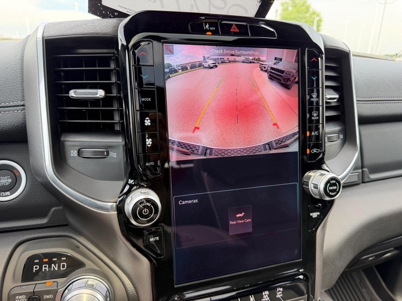 Ram 1500 Vehicle Full-screen Gallery Image 23