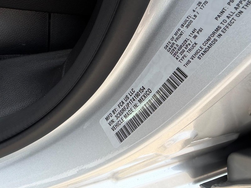 Ram 1500 Vehicle Full-screen Gallery Image 24