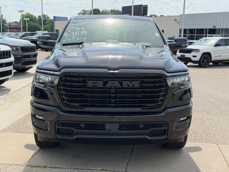 Ram 1500 Vehicle Full-screen Gallery Image 2