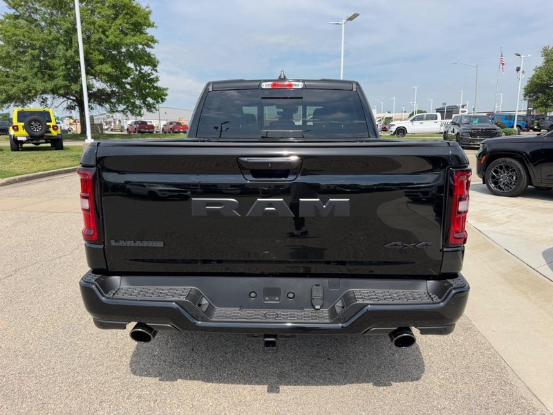 Ram 1500 Vehicle Full-screen Gallery Image 5