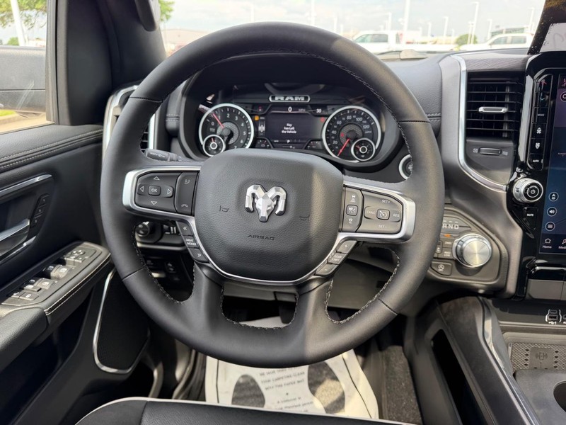 Ram 1500 Vehicle Full-screen Gallery Image 11