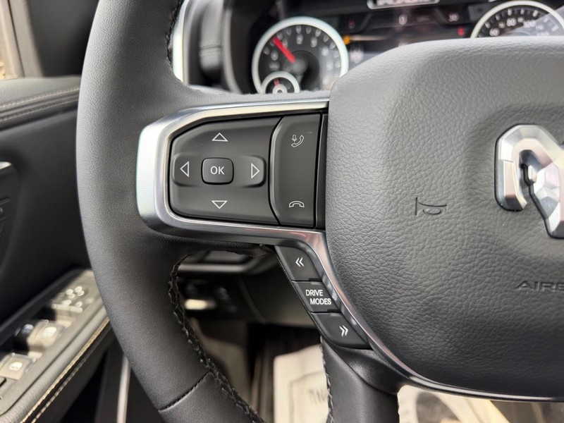 Ram 1500 Vehicle Full-screen Gallery Image 12