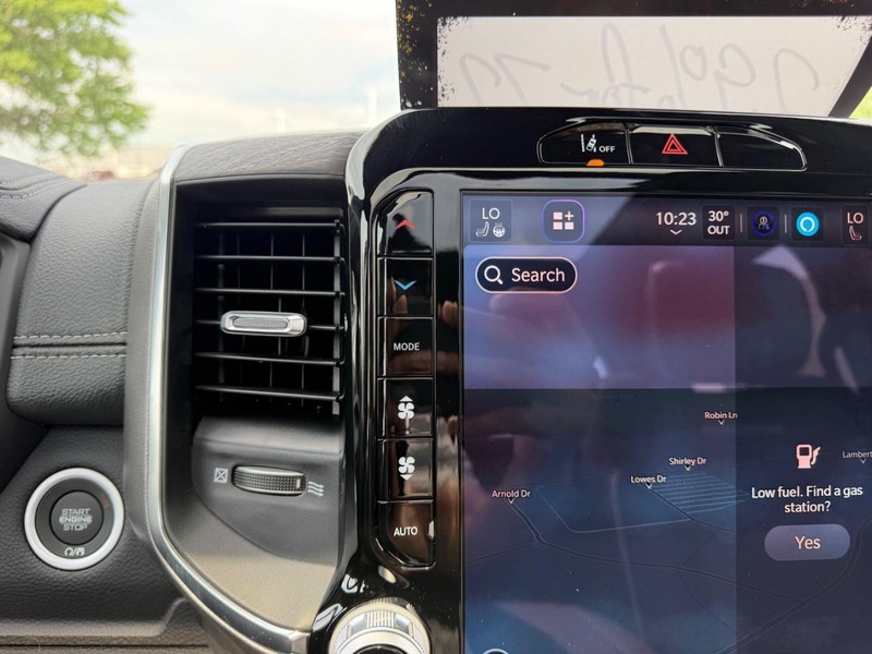 Ram 1500 Vehicle Full-screen Gallery Image 15