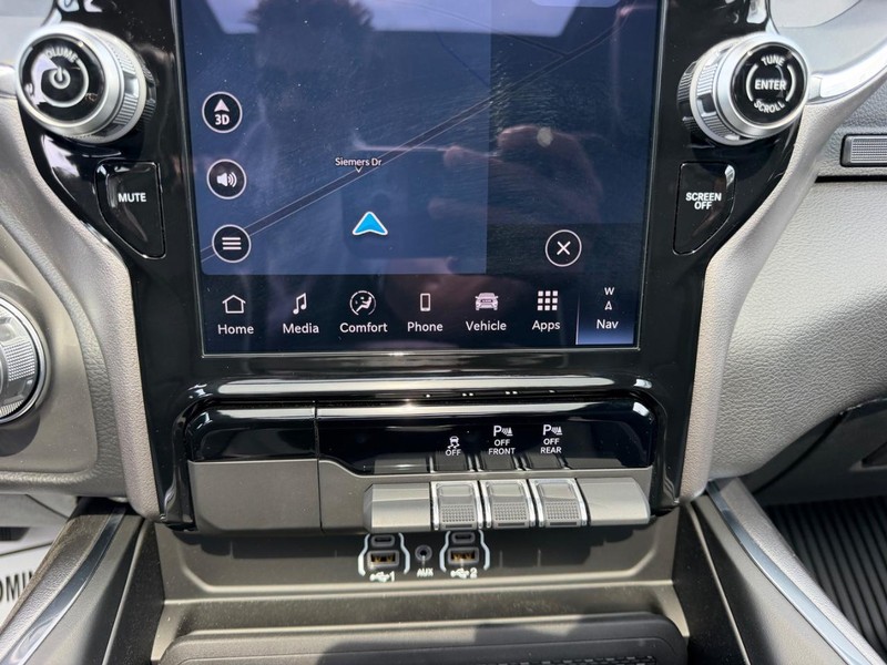 Ram 1500 Vehicle Full-screen Gallery Image 16