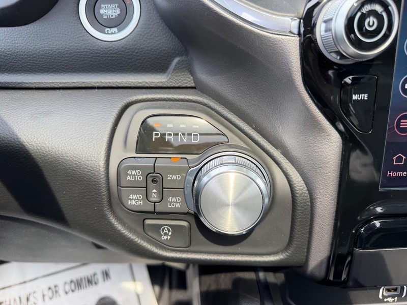 Ram 1500 Vehicle Full-screen Gallery Image 17