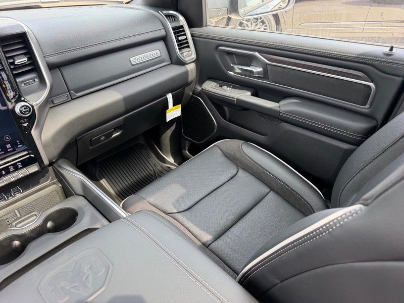 Ram 1500 Vehicle Full-screen Gallery Image 18