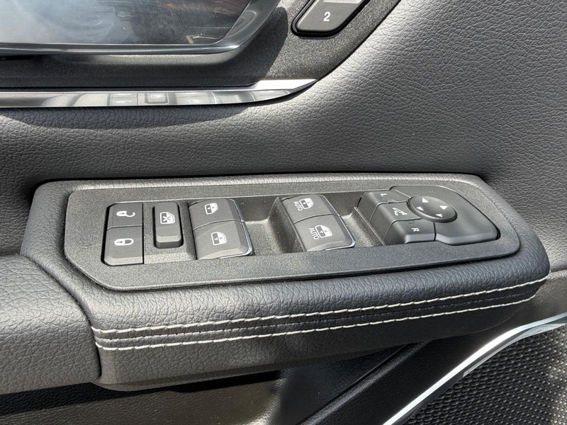 Ram 1500 Vehicle Full-screen Gallery Image 19