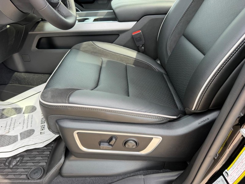 Ram 1500 Vehicle Full-screen Gallery Image 21